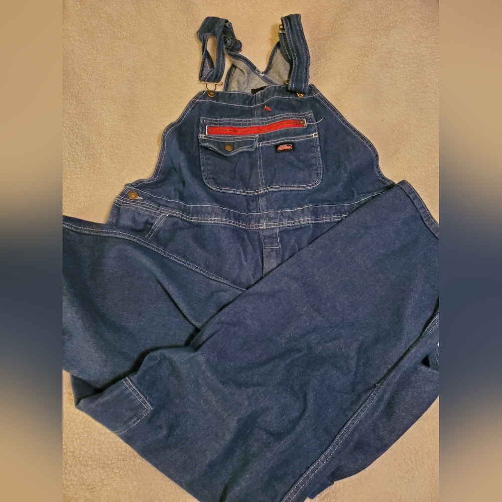 Men's Dickie Bib Overalls. Size XL. Dark denim. In good condition